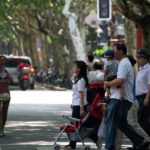 2017年中国城镇非私营单位人员年平均工资为74318 元