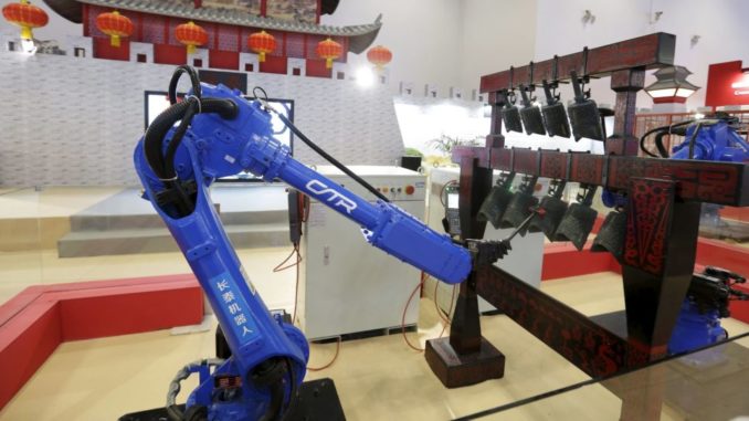 2018年1至8月，中国工业机器人产量突破10万台