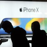 新款苹果智能手机iPhone Xs被发现有屏幕缺陷